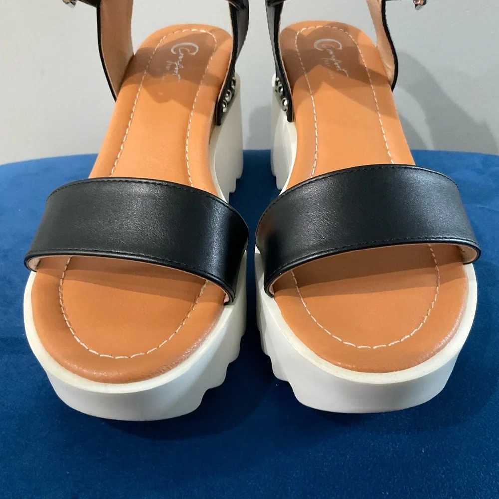 Comfort Est 1946 brand. Black and white sandals size 8.